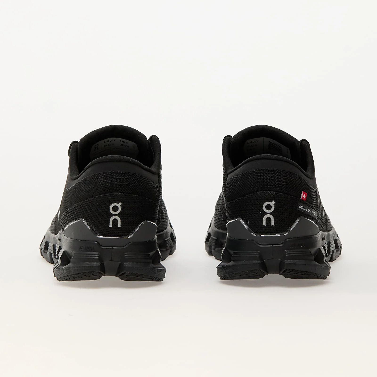 On W Cloud X 4 Black/ Eclipse