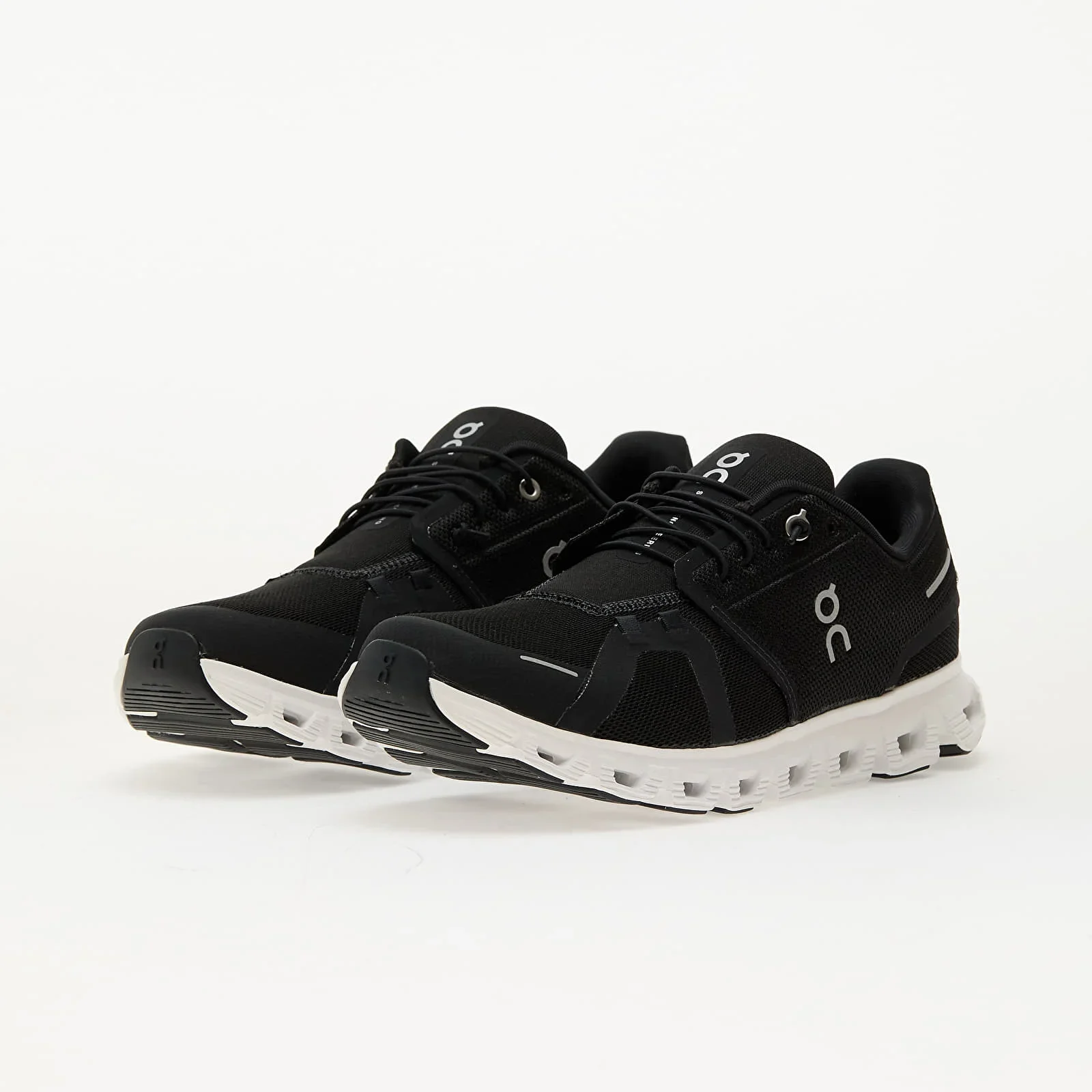 On Cloud X 6 Black / White