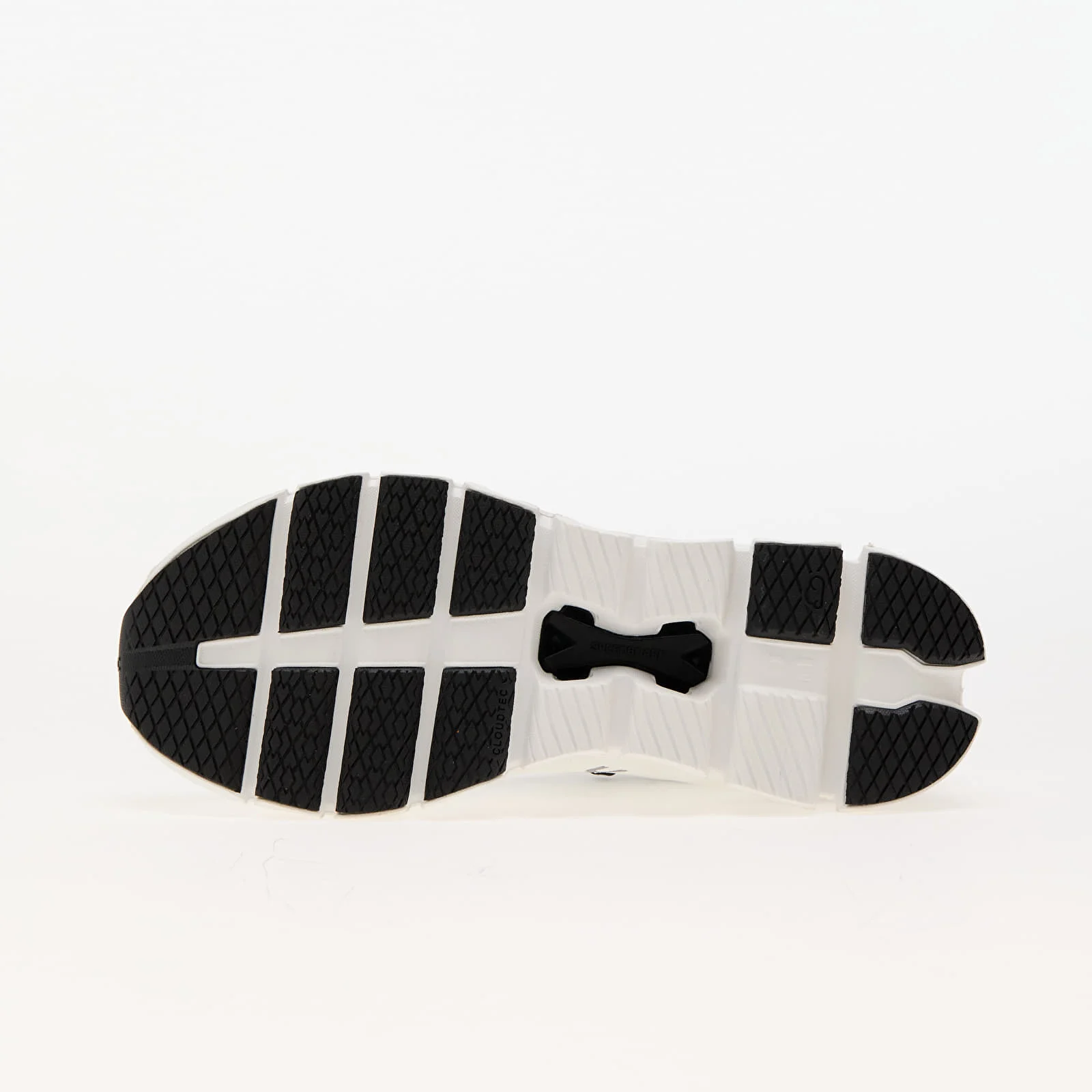 On W Cloud X 4 Ivory/ Black