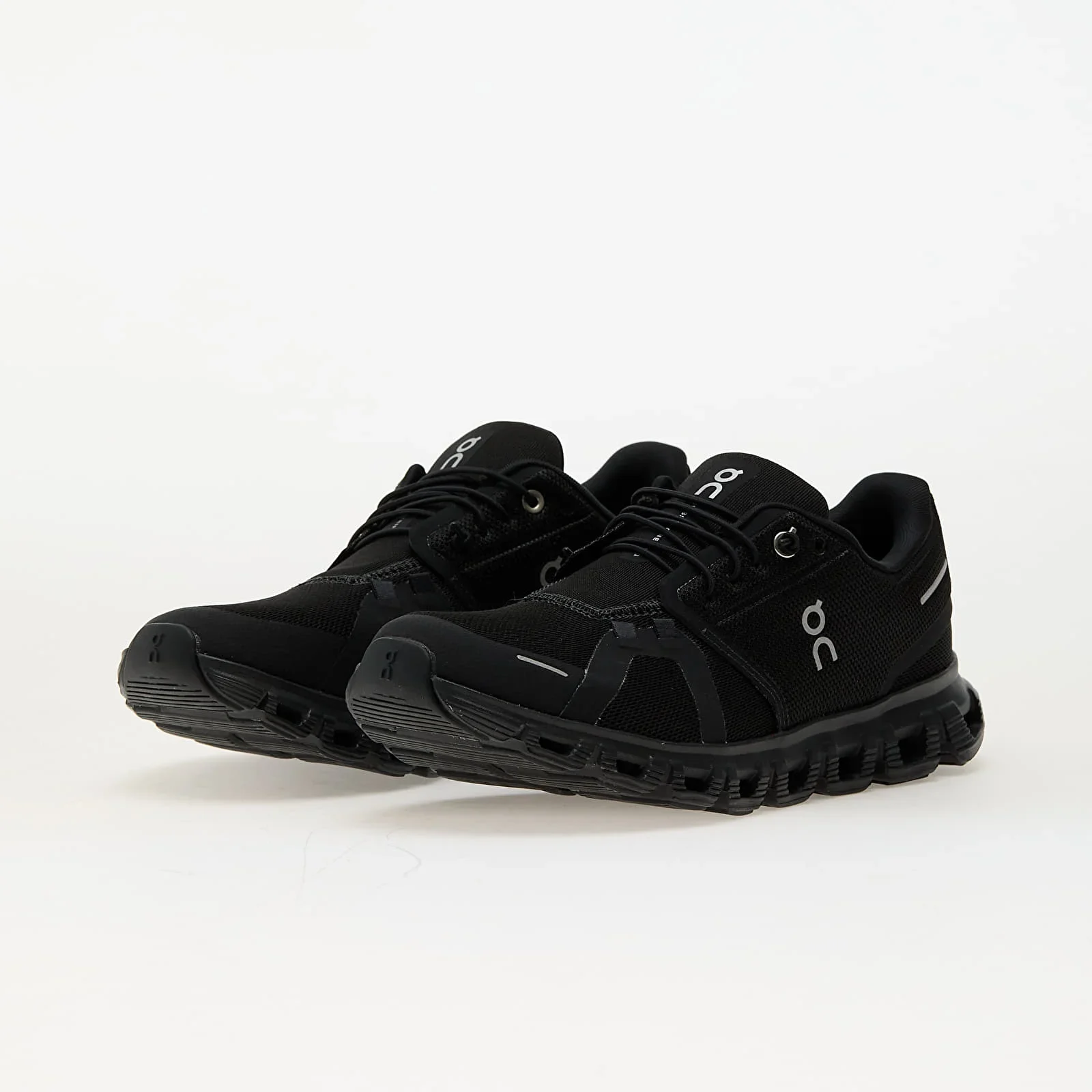 On M Cloud 6 Black/ Black