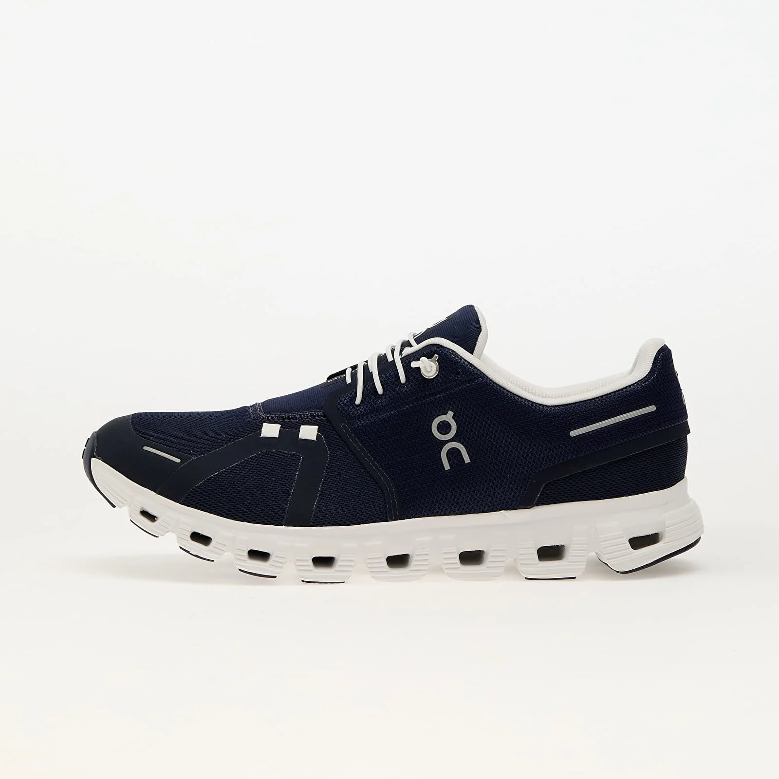 On M Cloud 6 Midnight/ White